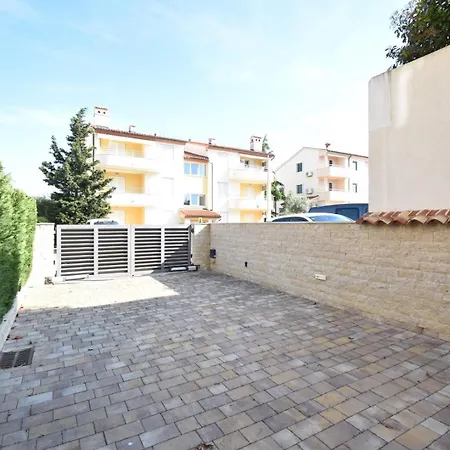 Apartment Luxury 600 From The
