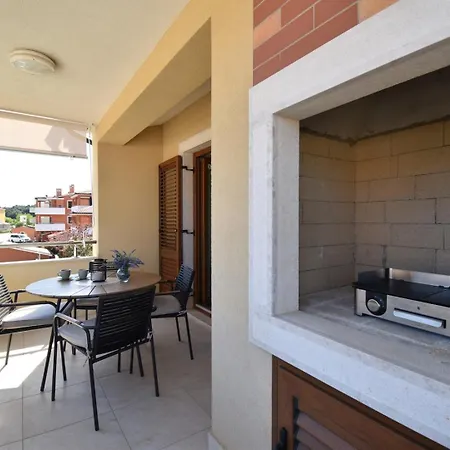 Apartment Luxury 600 From The Premantura