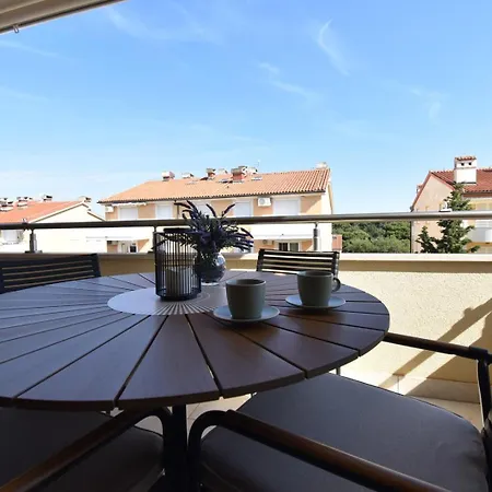 Apartment Luxury 600 From The *